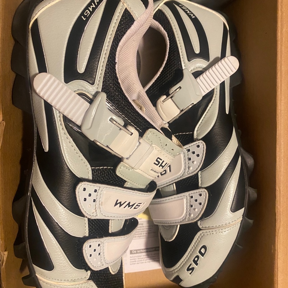 Shimano spin shoes with cleats